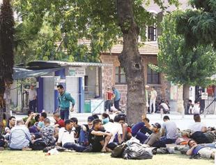 Syrian migrants not here to stay, using İzmir as transition point to Greece