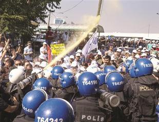 Collective bargaining for public servants’ wages begins as police intervene in union members’ march