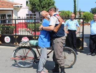 76-year-old man cycles 1,054 kilometers to see grandson