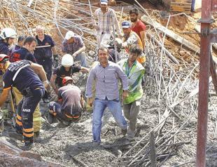 Worker killed, four trapped in İzmir construction collapse