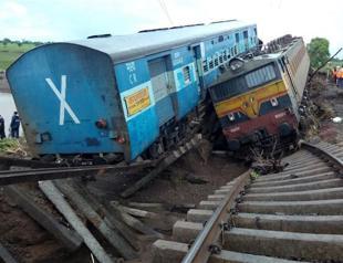 27 dead after two trains derail in India