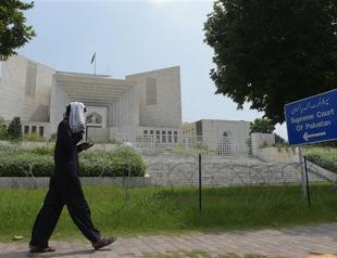 Top Pakistan judges back controversial military courts