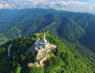 Mountaintop mosque built in Erdoğan’s hometown