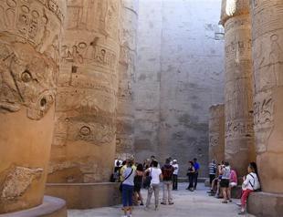 Suicide bomber attacks tourist site in Luxor, four Egyptians wounded