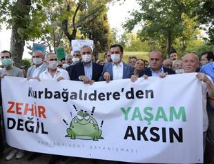 Hundreds protest foul smell from over-polluted Istanbul creek