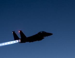 US-led raids destroy ISIL bridges on Syria-Iraq border: Monitor