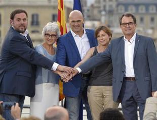 Catalonia poised to call early election as proxy independence vote