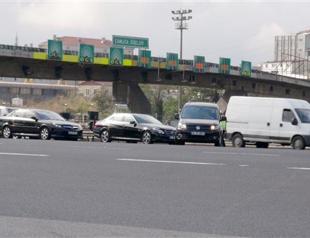 Istanbul police on alert after car bomb notice