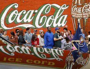 Coca-Cola names Quincey COO, Bozer to leave