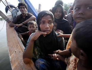 Indonesia, Malaysia to help Muslim migrants stranded at sea