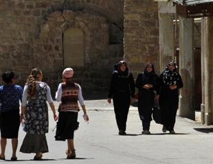 Palestinians banned from riding same buses as Israelis: Official