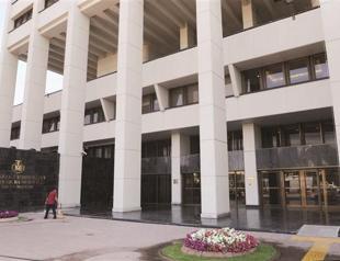 Turkish Central Bank holds interest rates, shrugs off weak lira, political tensions