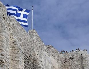 Fitch upgrades Greece´s issue rating by one notch