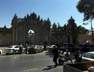 Gunmen captured after targetting police in front of Istanbuls Dolmabahçe Palace