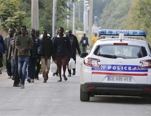 France and Britain to sign deal on Calais migrant crisis