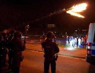 Several hurt in riot over refugees in eastern German town