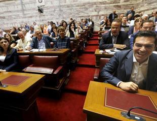 Greek political leaders row over snap election