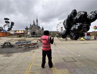 Banksys ‘Dismaland’ is an escape from mindless escapism