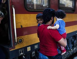 Bulgarian army steps in to buttress Macedonia border