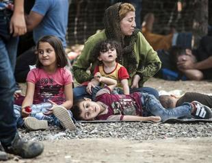 Berlin eases asylum rules for Syrians as migrants pour into EU