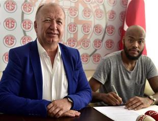 Algerian keeper joins Turkey’s Antalyaspor