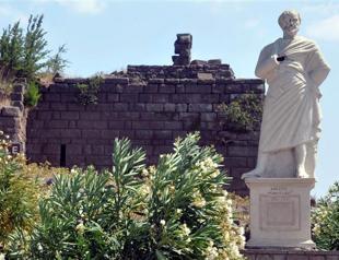 Aristotle statue vandalized at ancient site