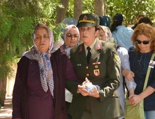 Female soldier tells mourning mother ‘rich people don’t become soldiers, don’t die’