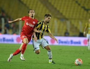 Fenerbahçe moves atop Turkish league standings