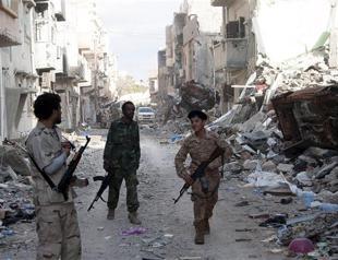 Libya loyalist forces battle ISIL in Benghazi