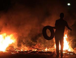 Five Palestinians, Israeli policeman wounded in West Bank raid