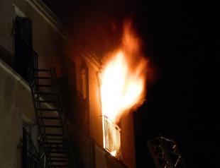 Eight dead in Paris apartment fire