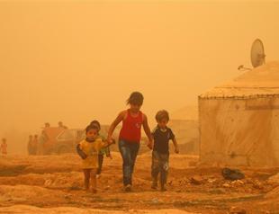 Sandstorm sweeping region kills two in Lebanon: Ministry