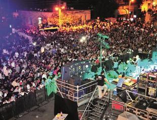 Music and dancing in Tzfat instead of rockets