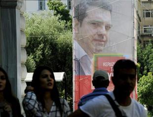 Greek opinion poll gives Syriza clearest lead this month over New Democracy