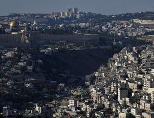 Clashes rock Jerusalems Al-Aqsa mosque compound
