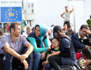 Migrants flood into Croatia after Hungary clashes