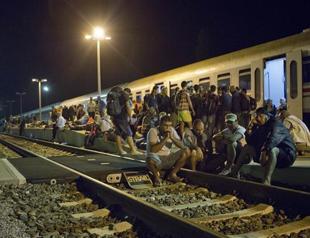 Migrants inundate new EU crisis hotspot Croatia
