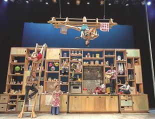 Canadian acrobats to present kitchen show