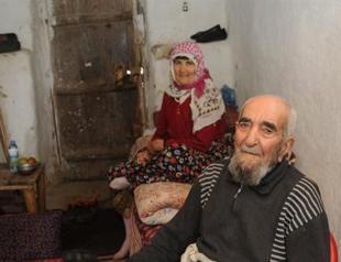Elderly Turkish couple reunited at nursing home after 77 years