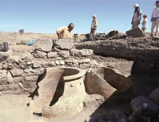 Giant amphoras unearthed in Kültepe