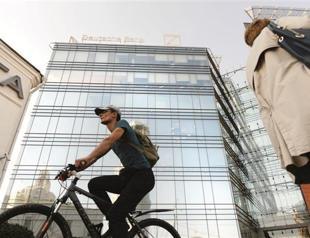 German business confidence edges higher