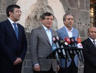 Only solidarity can end terror, says PM Davutoğlu in Diyarbakır