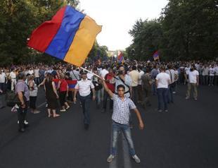 Protesters renew march against electricity prices in Armenia