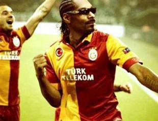 Snoop Dogg dons Galatasaray jersey, triggering social media frenzy in Turkey