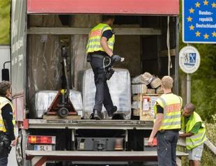 Border-free Europe unravels as migrant crisis hits record day