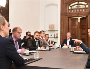 Syria sees Russia game changer, US-trained rebels enter fray