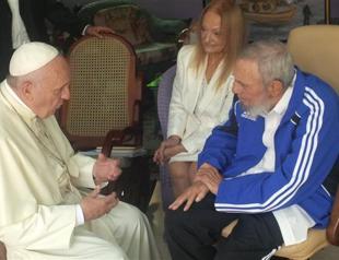 Pope meets Castros after mass on iconic Havana square