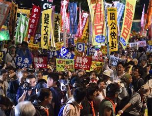 Support for Japans Abe sags after security bills passed
