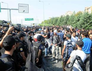 Turkish police stop migrants’ advance toward Greek border