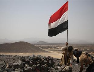 Yemens Hadi in Aden after nearly six months in exile: Airport sources